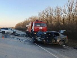 Две легковые авто сошлись под Воронежем: спасатели быстро пришли на место